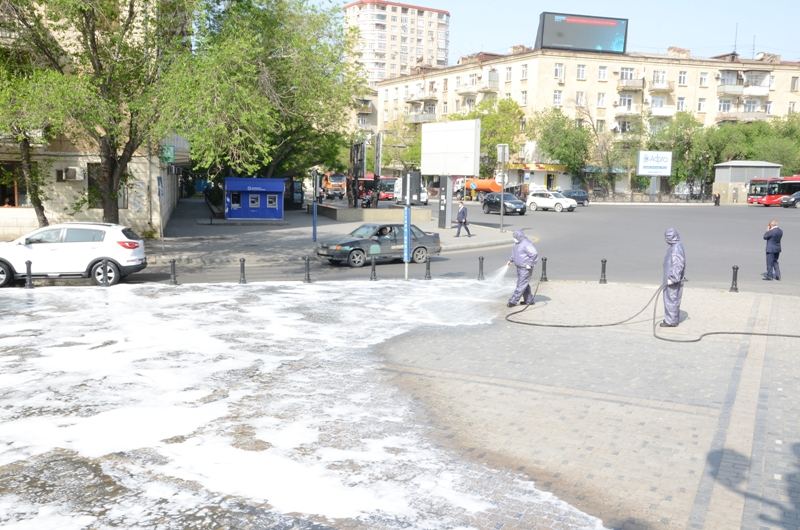 Bakının 400-dən artıq küçə və prospekti dezinfeksiya edilib (FOTO) - Gallery Image
