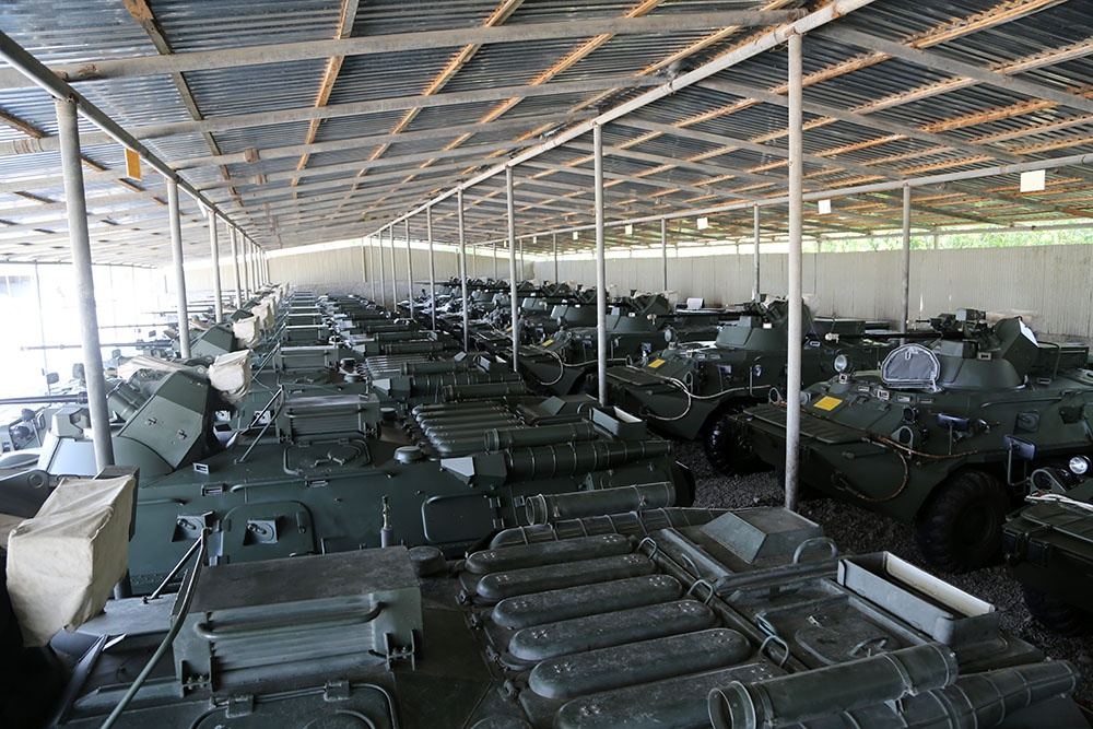 Müdafiə naziri Ermənistan silahlı qüvvələrinin üzbəüz yerləşən mövqelərini müşahidə edib və müvafiq tapşırıqlar verib (FOTO/VİDEO) - Gallery Image