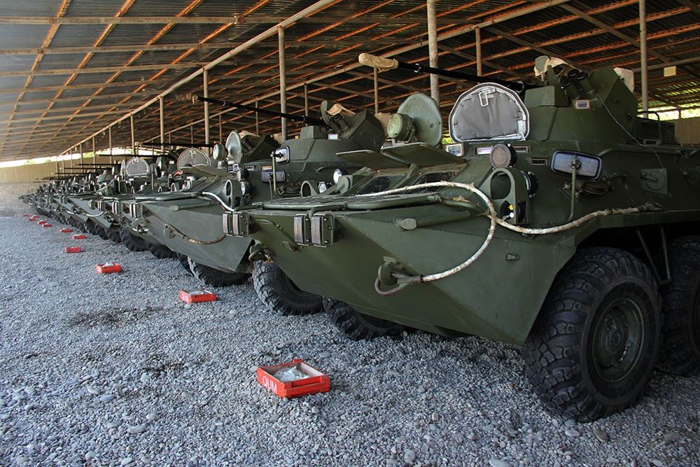 Müdafiə naziri Ermənistan silahlı qüvvələrinin üzbəüz yerləşən mövqelərini müşahidə edib və müvafiq tapşırıqlar verib (FOTO/VİDEO) - Gallery Image