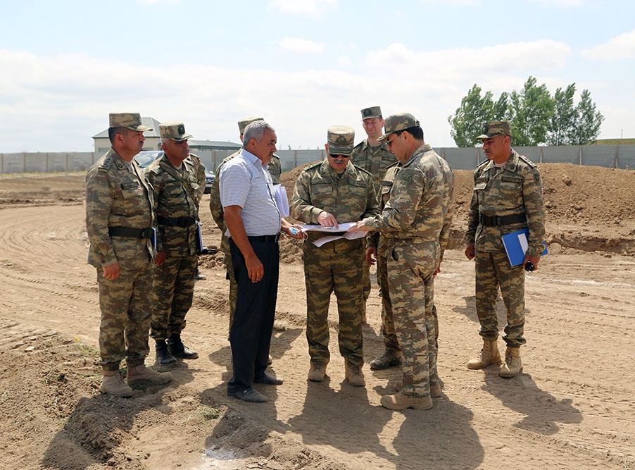 Cəbhəboyu zonada yeni inşa edilmiş hərbi hissələrin açılışı və tikintisi davam etdirilən obyektlərə baxış keçirilib (FOTO/VİDEO) - Gallery Image