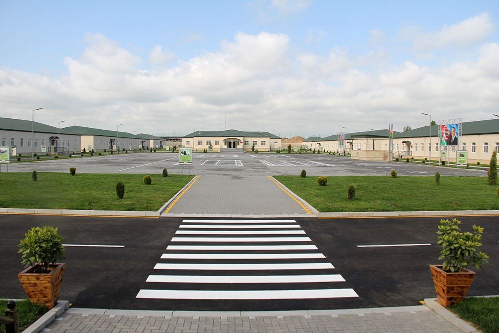 Cəbhəboyu zonada yeni inşa edilmiş hərbi hissələrin açılışı və tikintisi davam etdirilən obyektlərə baxış keçirilib (FOTO/VİDEO) - Gallery Image