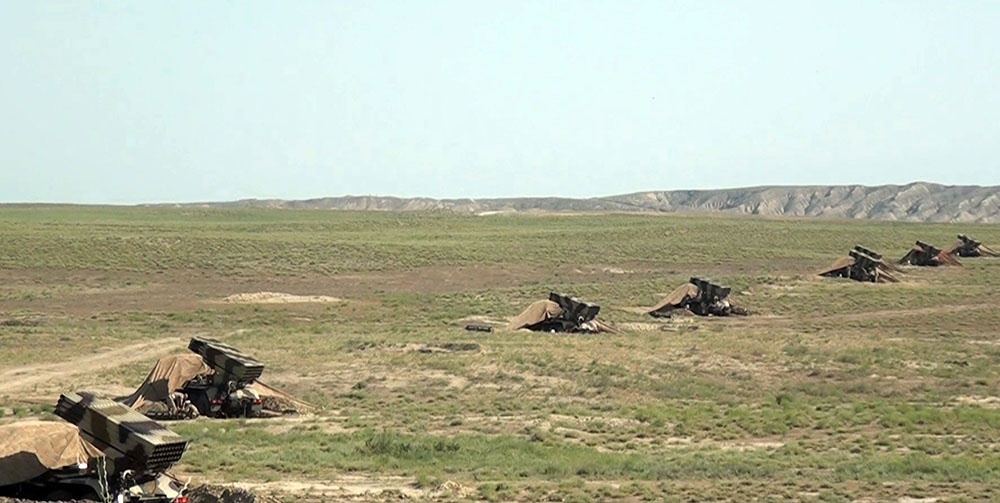 Artilleriya bölmələrinin döyüş atışlı təlimləri keçirilib  (FOTO/VİDEO) - Gallery Image