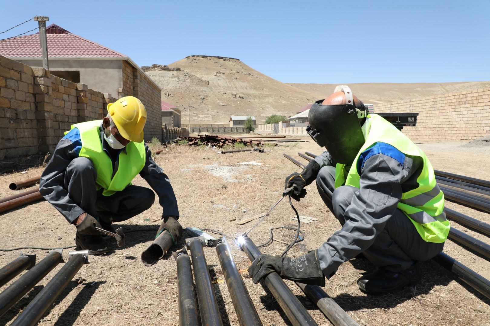 Qobu və Hökməliyə qaz verilir (FOTO) - Gallery Image
