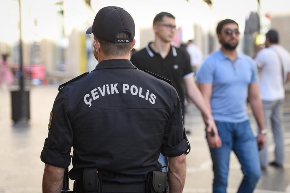 Bakı polisi karantin qaydalarını pozanları cərimələməyə başladı (FOTO) - Gallery Image