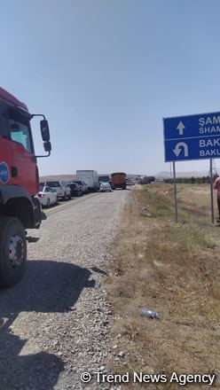 Bakıdan rayonlara avtomobillərin buraxılmaması böyük tıxac yaratdı (FOTO) - Gallery Image