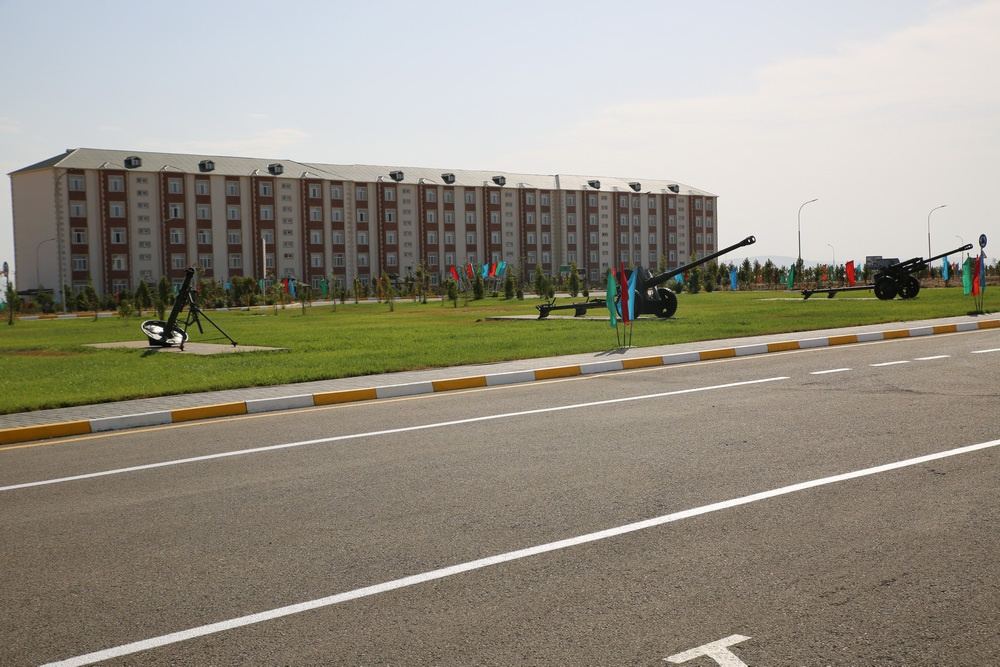 Yeni hərbi şəhərcik kompleksi istifadəyə verilib (FOTO) - Gallery Image