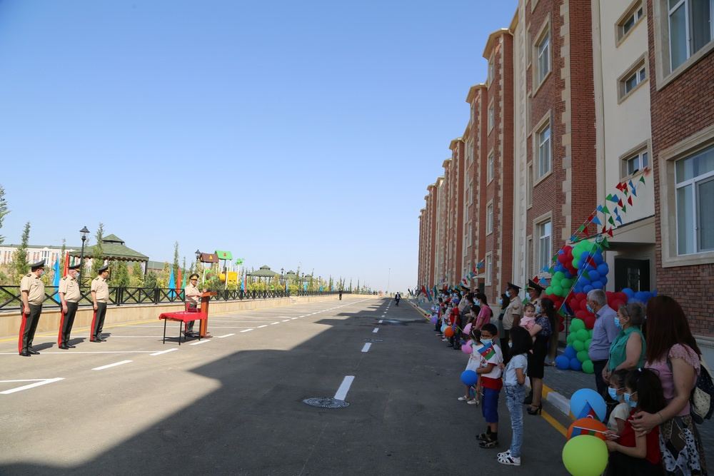 Yeni hərbi şəhərcik kompleksi istifadəyə verilib (FOTO) - Gallery Image
