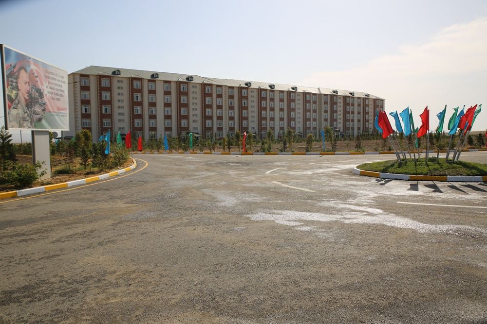 Yeni hərbi şəhərcik kompleksi istifadəyə verilib (FOTO) - Gallery Image