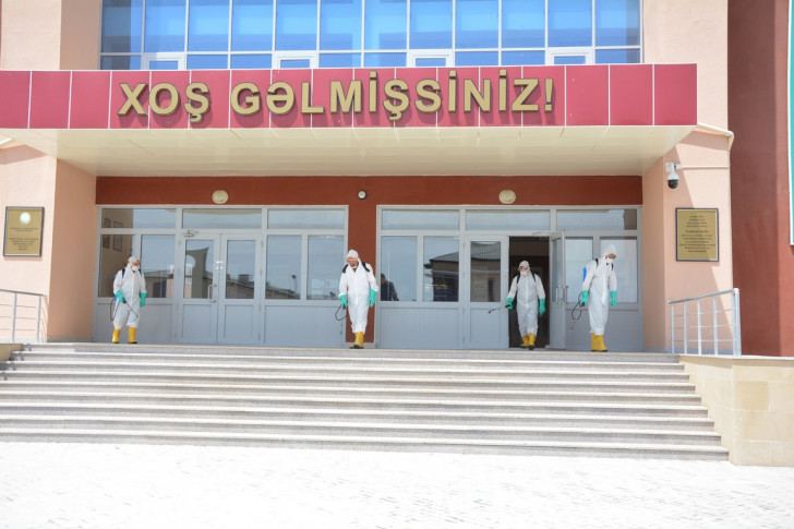 Buraxılış imtahanlarının keçiriləcəyi məktəblərdə dezinfeksiya və təmizlik işləri aparılıb (FOTO) - Gallery Image