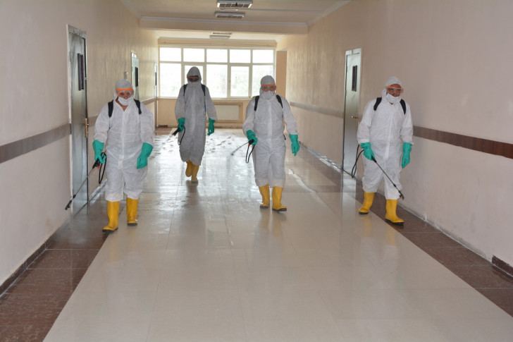 Buraxılış imtahanlarının keçiriləcəyi məktəblərdə dezinfeksiya və təmizlik işləri aparılıb (FOTO) - Gallery Image