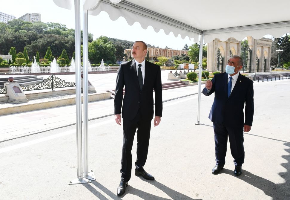 Prezident İlham Əliyev Bakının Neapol küçəsindəki yerüstü piyada keçidinin açılışında iştirak edib (FOTO) - Gallery Image