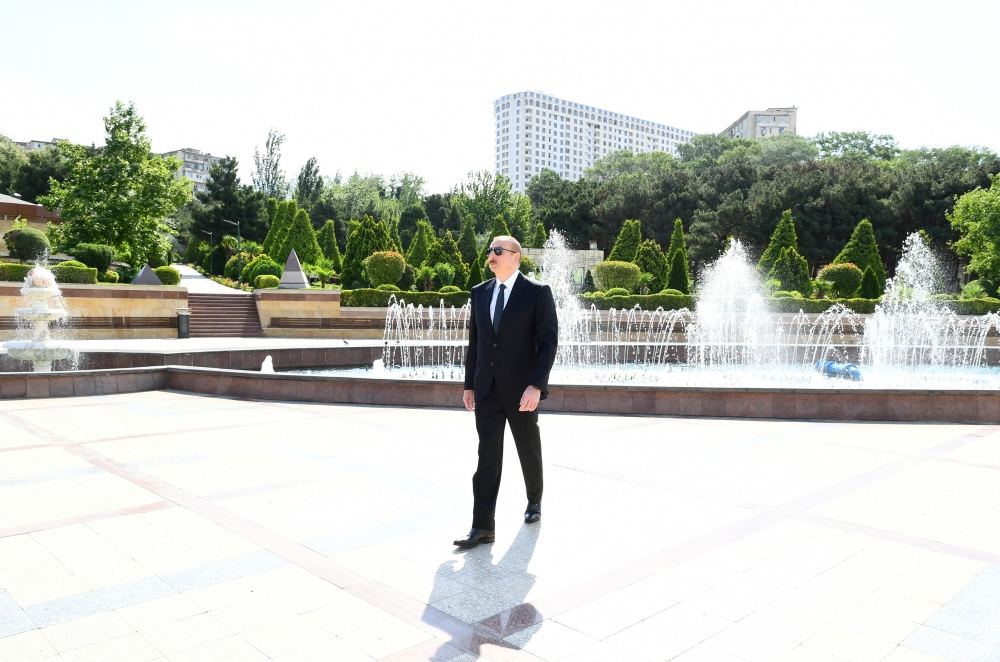 Prezident İlham Əliyev Bakının Neapol küçəsindəki yerüstü piyada keçidinin açılışında iştirak edib (FOTO) - Gallery Image