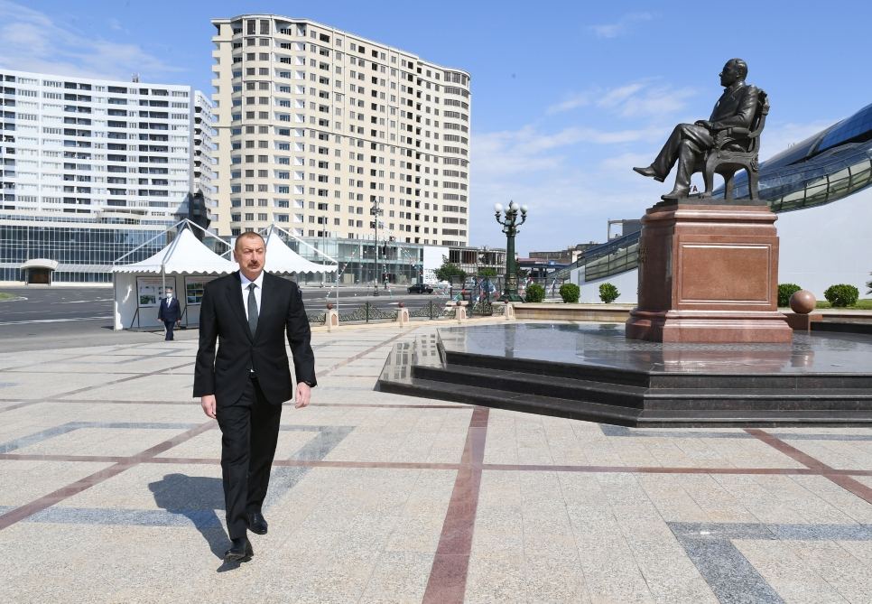Prezident İlham Əliyev Bakının Neapol küçəsindəki yerüstü piyada keçidinin açılışında iştirak edib (FOTO) - Gallery Image