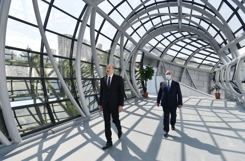 Prezident İlham Əliyev Bakının Neapol küçəsindəki yerüstü piyada keçidinin açılışında iştirak edib (FOTO) - Gallery Image