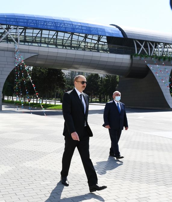 Prezident İlham Əliyev Bakının Neapol küçəsindəki yerüstü piyada keçidinin açılışında iştirak edib (FOTO) - Gallery Image