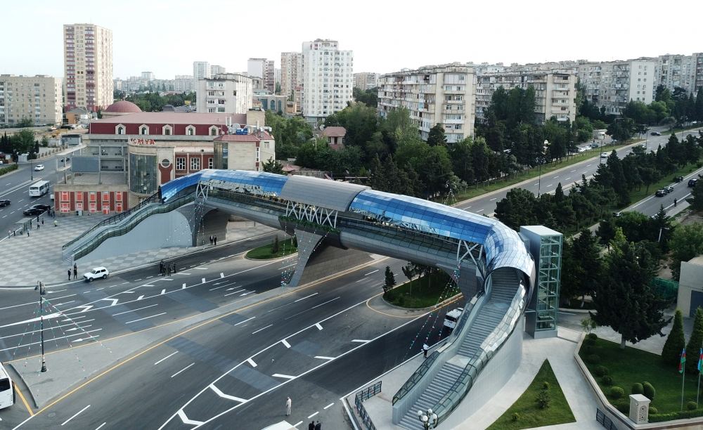 Prezident İlham Əliyev Bakının Neapol küçəsindəki yerüstü piyada keçidinin açılışında iştirak edib (FOTO) - Gallery Image