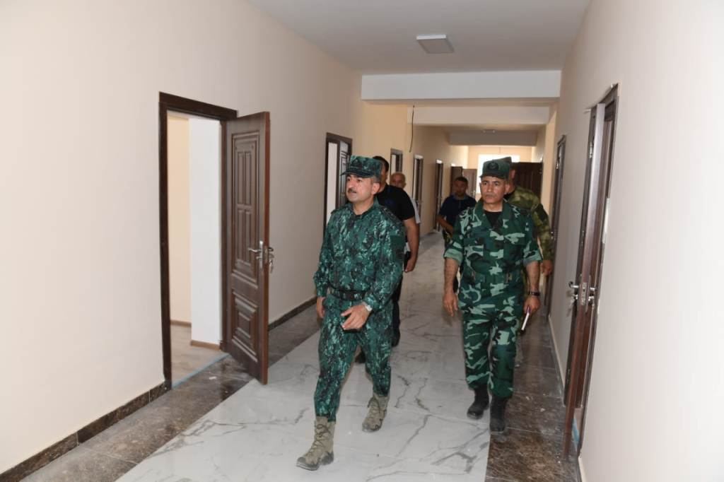 DSX rəisi hərbi hissə və bölmələrdə xidməti-döyüş fəaliyyətinin təşkilini yox­layıb (FOTO) - Gallery Image