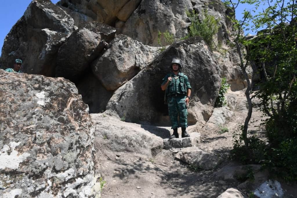 DSX rəisi hərbi hissə və bölmələrdə xidməti-döyüş fəaliyyətinin təşkilini yox­layıb (FOTO) - Gallery Image