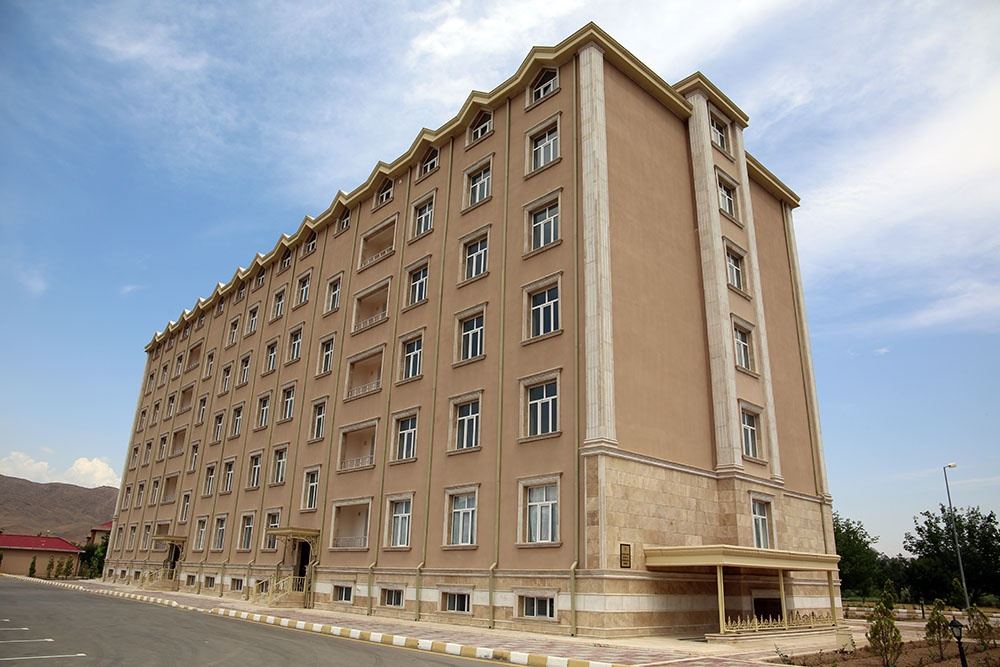 Naxçıvanda hərbi qulluqçulara xidməti mənzillər verilib - Gallery Image