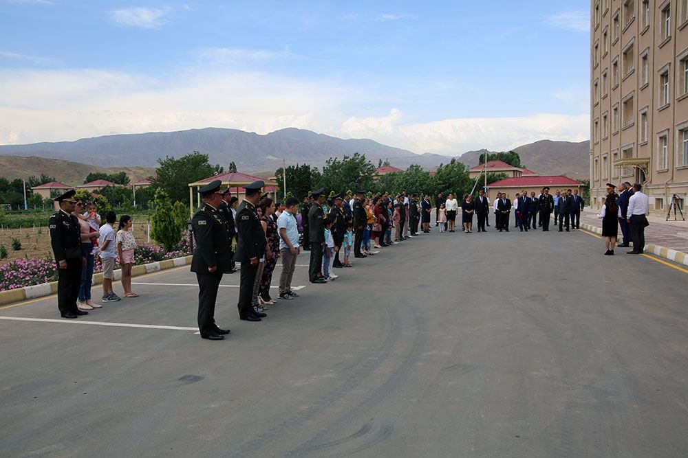 Naxçıvanda hərbi qulluqçulara xidməti mənzillər verilib - Gallery Image