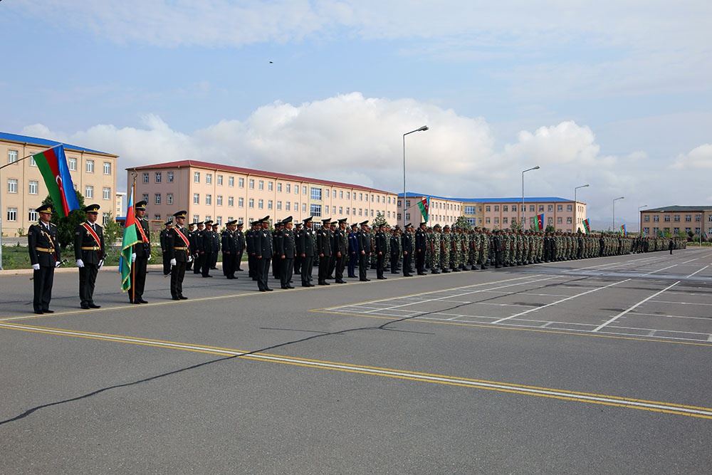 Əlahiddə Ümumqoşun Orduda gənc əsgərlər növbəti xidmət yerlərinə yola salınıblar (FOTO/VİDEO) - Gallery Image