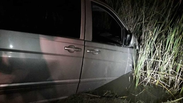 Kürdəmirdə mikroavtobus su kanalına düşüb -Yaralananlar var