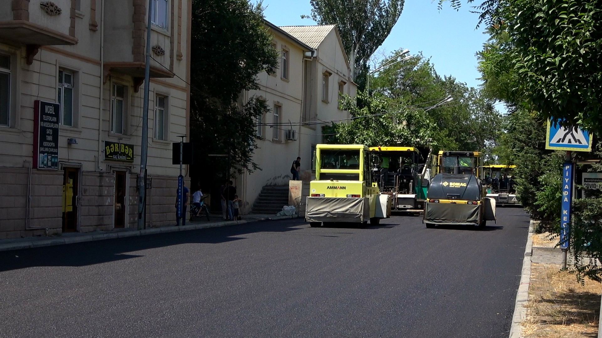 Biləcərinin mərkəzi küçələrindən biri əsaslı təmir edilir (FOTO) - Gallery Image