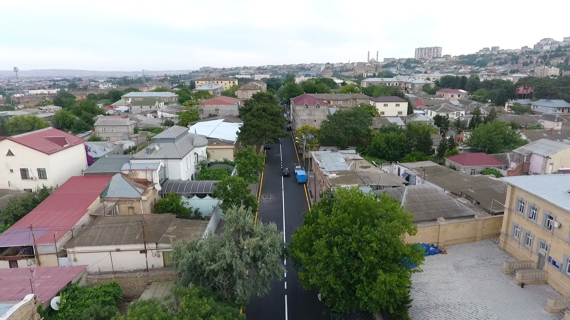 Biləcərinin mərkəzi küçələrindən biri əsaslı təmir edilir (FOTO) - Gallery Image