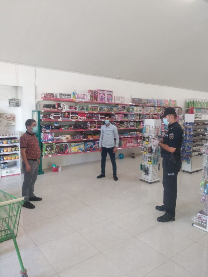 Bakıda marketlərdə polis postları yaradıldı, maskasız giriş qadağan edildi (FOTO) - Gallery Image