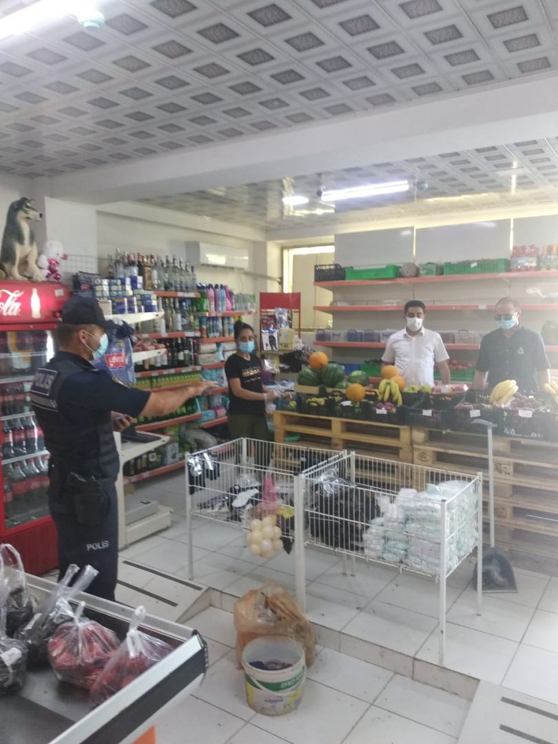 Bakıda marketlərdə polis postları yaradıldı, maskasız giriş qadağan edildi (FOTO) - Gallery Image