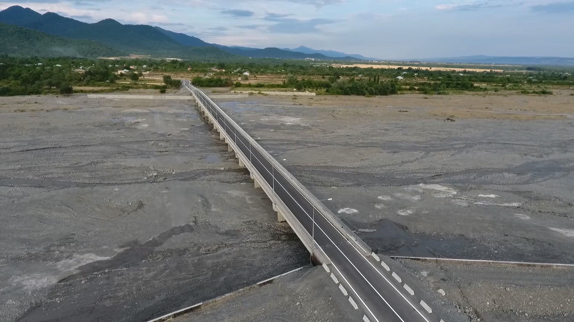 Qəbələdə Bum çayı üzərində 310 metr uzunluğunda körpünün inşası yekunlaşıb (FOTO) - Gallery Image