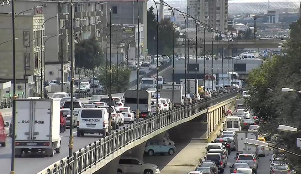Ziya Bünyadov prospektindəki qəza tıxaca səbəb oldu- FOTO
