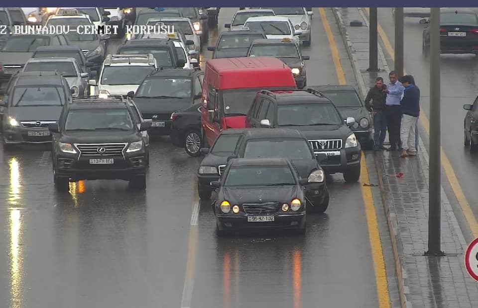 Bakının əsas prospektində zəncirvari qəza olub (FOTO) - Gallery Image