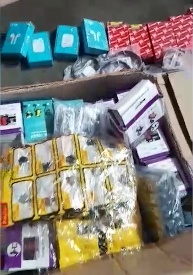 Gömrük nəzarətinə bəyan olunmayan məhsullar müsadiə edilib (FOTO) - Gallery Image