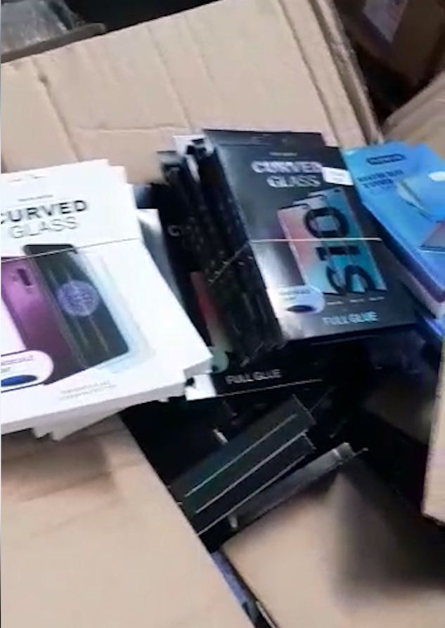 Gömrük nəzarətinə bəyan olunmayan məhsullar müsadiə edilib (FOTO) - Gallery Image