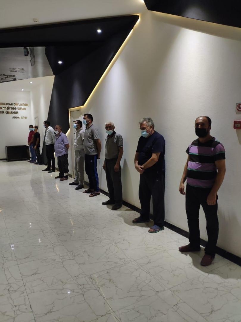 Sabunçuda restoran və kafelərdə karantini pozan 37 nəfər polis bölməsinə gətirilib (FOTO) - Gallery Image