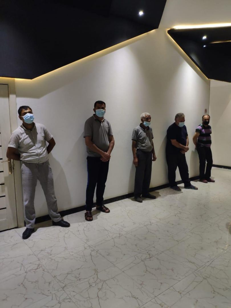 Sabunçuda restoran və kafelərdə karantini pozan 37 nəfər polis bölməsinə gətirilib (FOTO) - Gallery Image