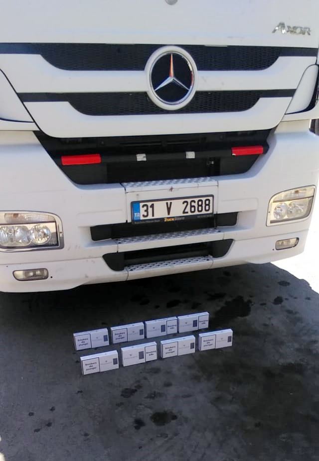 Yük avtomobillərində qanunsuz siqaret, dərman aşkarlandı (FOTO) - Gallery Image