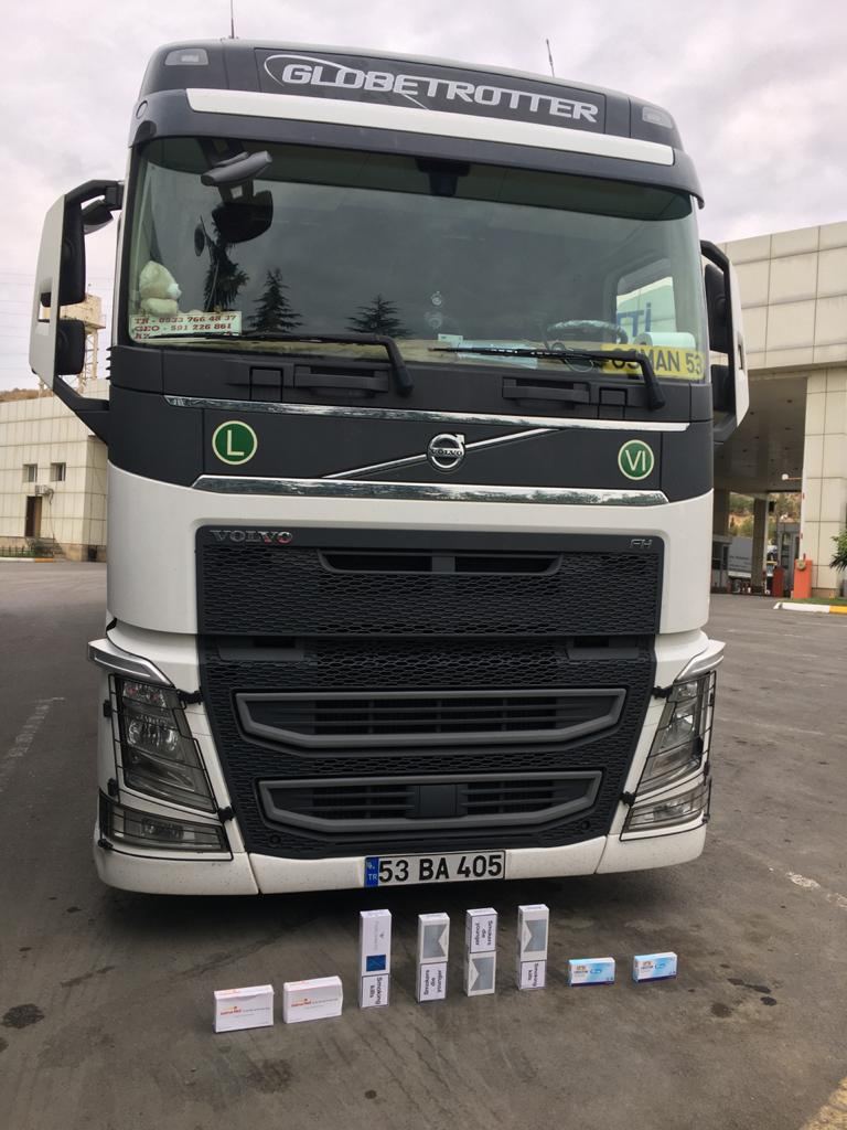 Yük avtomobillərində qanunsuz siqaret, dərman aşkarlandı (FOTO) - Gallery Image