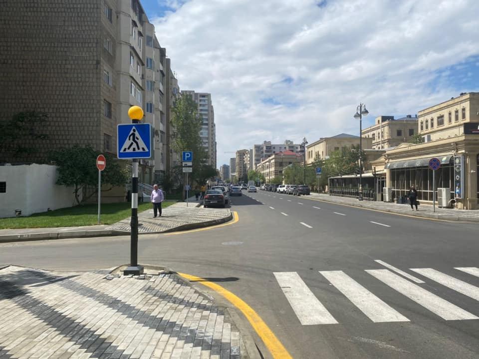 Bakıda piyada keçidlərində sarı işıqlar quraşdırılır (FOTO) - Gallery Image