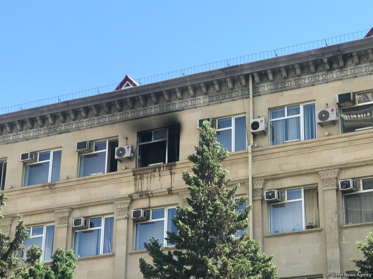 Ədliyyə Nazirliyinin binasında yanğın olub (FOTO) - Gallery Image