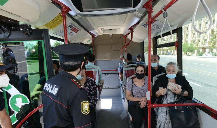 Polis Bakıda küçələrə nəzarəti gücləndirdi (FOTO) - Gallery Image