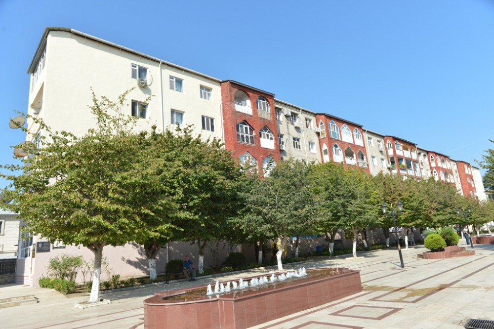 İcra başçısı qaldırılan məsələlərin həlli ilə yerindəcə tanış olub- FOTO