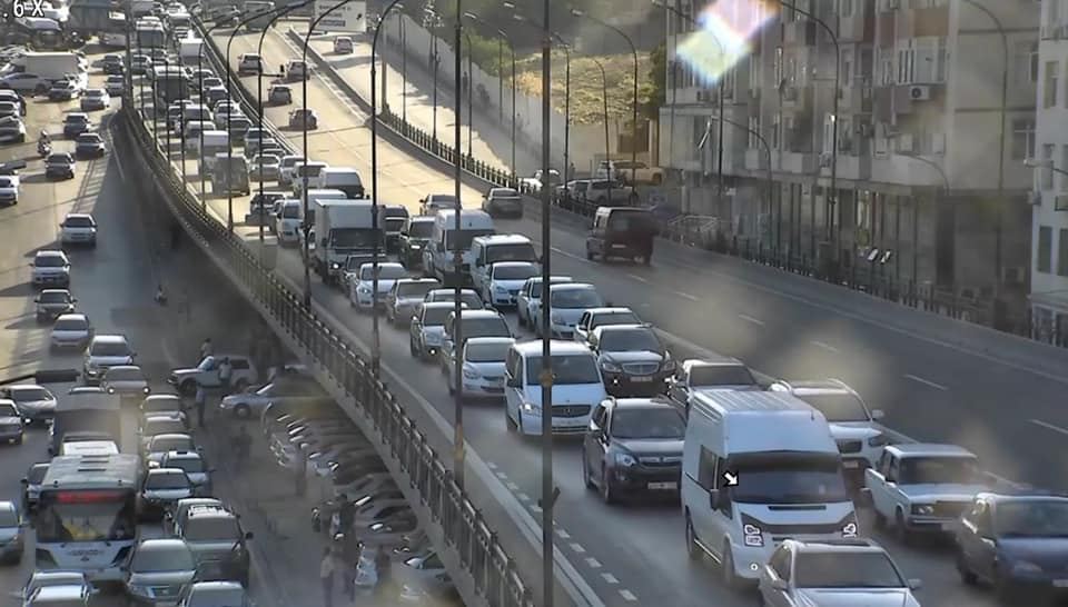 Bu küçə və prospektlərdə sıxlıq var - avtobuslar gecikir (FOTO) - Gallery Image