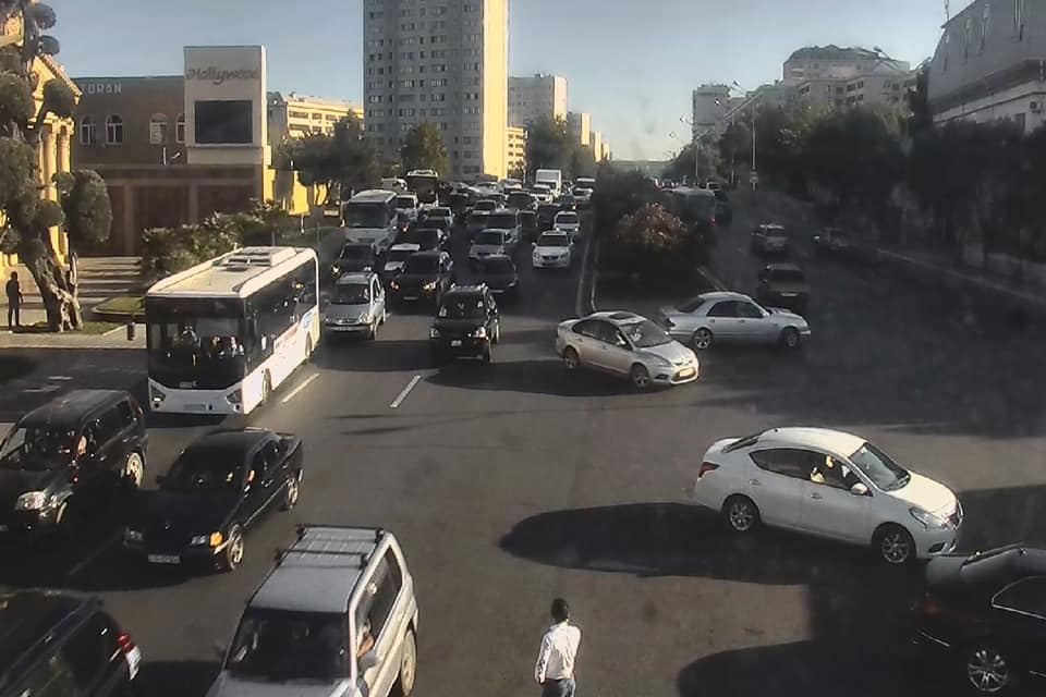 Bu küçə və prospektlərdə sıxlıq var - avtobuslar gecikir (FOTO) - Gallery Image