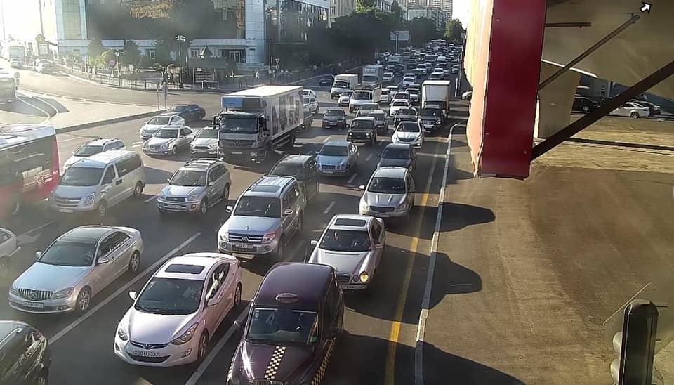 Bu küçə və prospektlərdə sıxlıq var - avtobuslar gecikir (FOTO) - Gallery Image