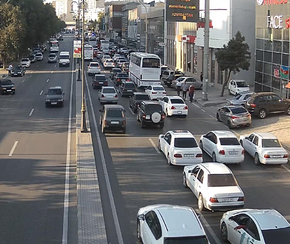 Bu küçə və prospektlərdə sıxlıq var - avtobuslar gecikir (FOTO) - Gallery Image