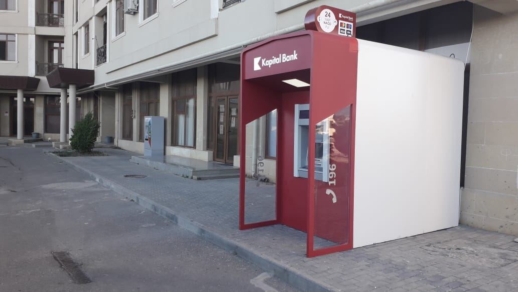 Jurnalistlər binasının qarşısında bankomat quraşdırılıb (FOTO) - Gallery Image