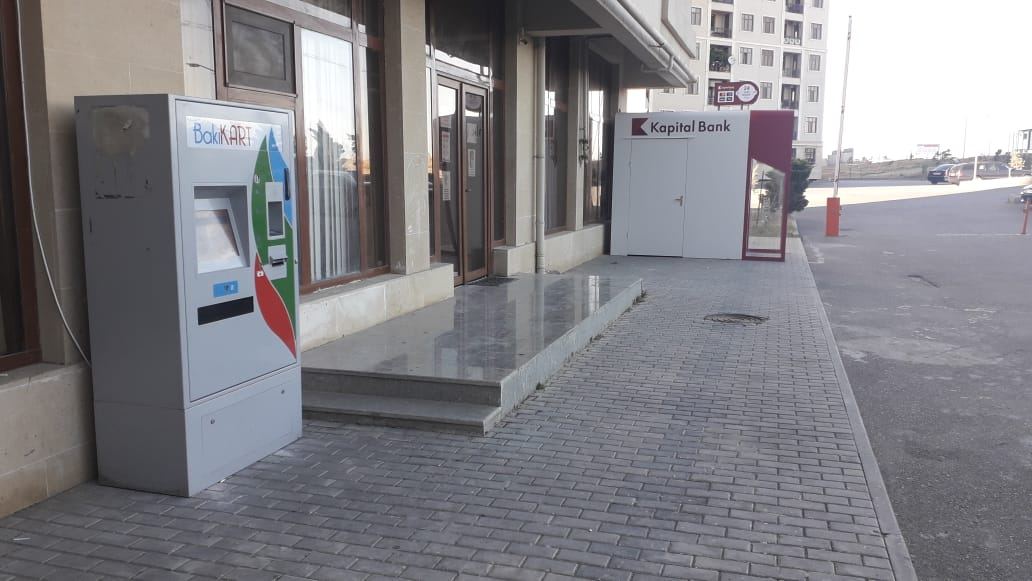 Jurnalistlər binasının qarşısında bankomat quraşdırılıb (FOTO) - Gallery Image