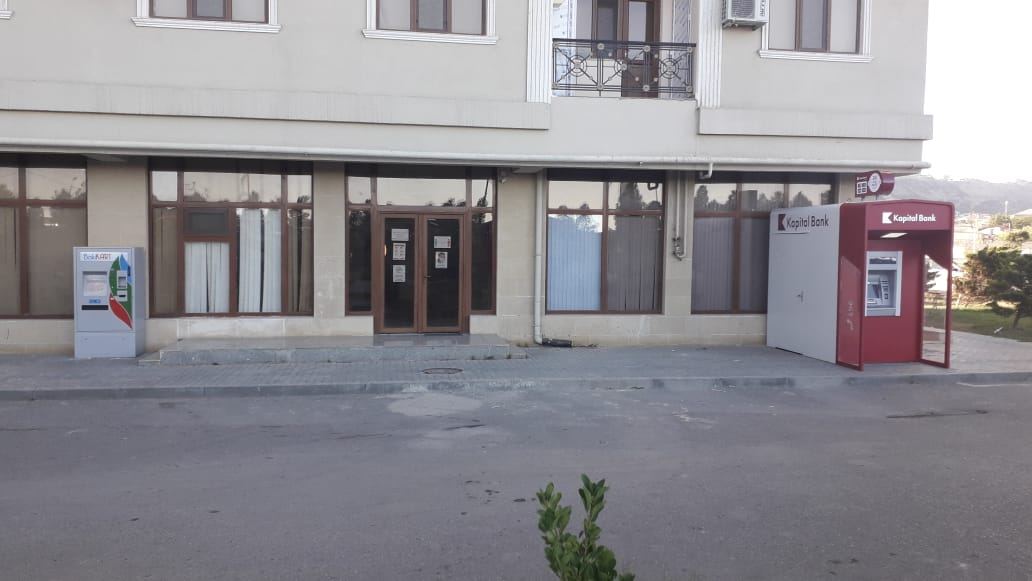 Jurnalistlər binasının qarşısında bankomat quraşdırılıb (FOTO) - Gallery Image